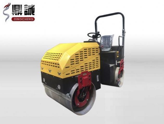 点击查看详细信息<br>标题：2.5吨全液压座驾式振动压路机 阅读次数：14566